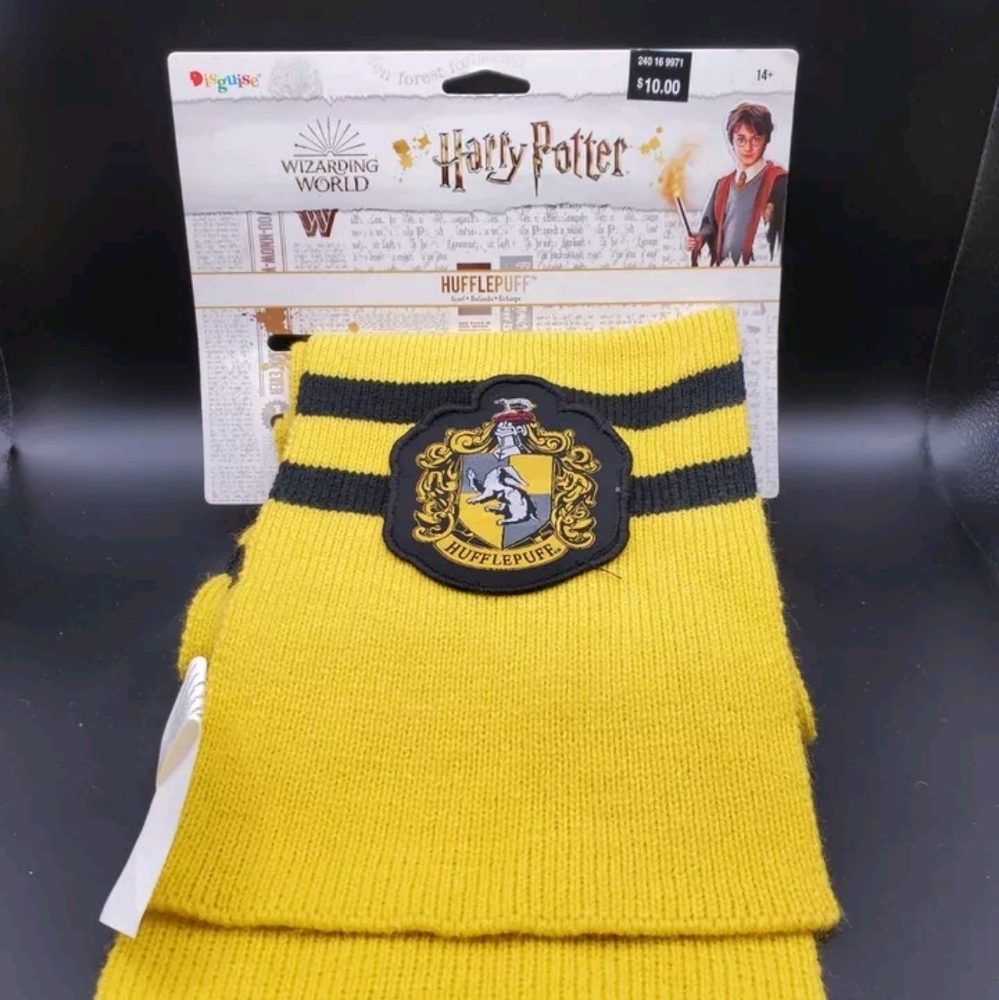Harry Potter Hufflepuff Scarf- New - Picture 1 of 4